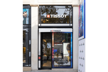Cửa hàng Tissot trên đại lộ Champs Elysées được tái thiết kế.